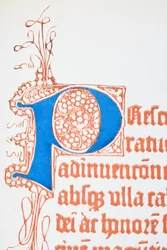 Faksimile stránky s iluminovaným velkým „P“ z vydání z roku 1459 z Dust and Schoifferova latinského žaltáře, z „Národních a domácích dějin Anglie“ od Williama Hickmana Smith Aubrey (1858-1